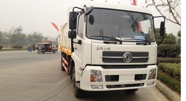東風天錦壓縮式垃圾車
