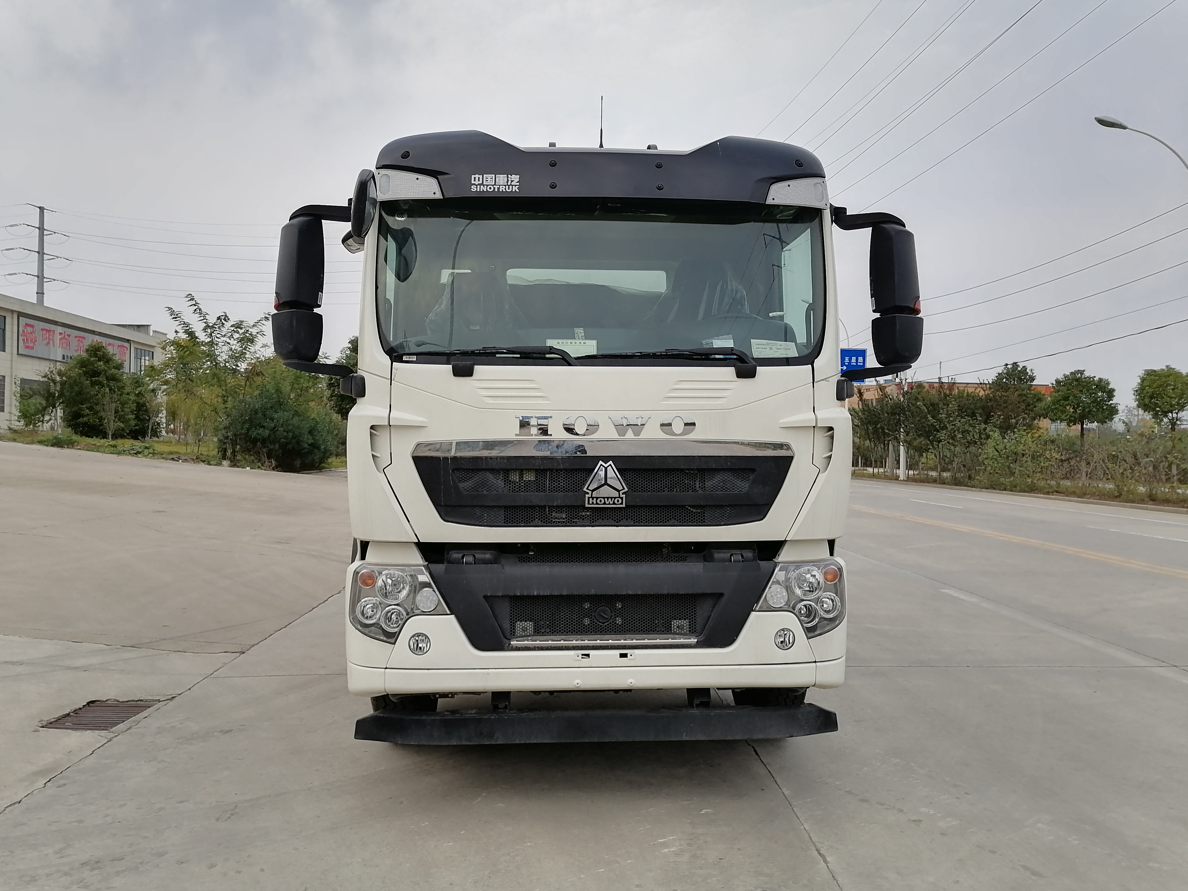 重汽豪沃干混砂漿運(yùn)輸車28方